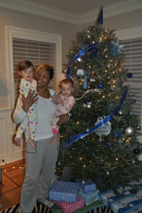 Decorating the tree with Prisca!